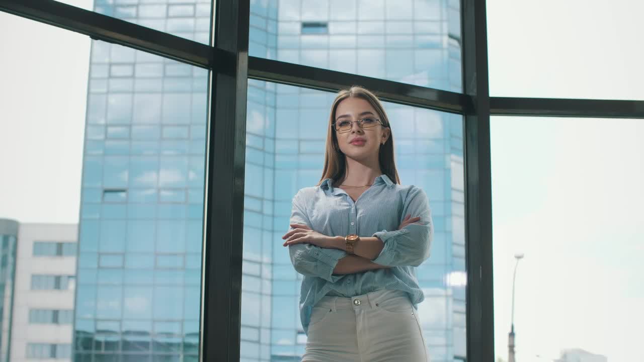 Free Stock Video Young Entrepreneur Posing In A Portrait Live Wallpaper