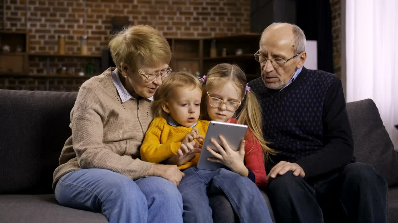 Free Stock Video Young Children With Their Grandparents Live Wallpaper