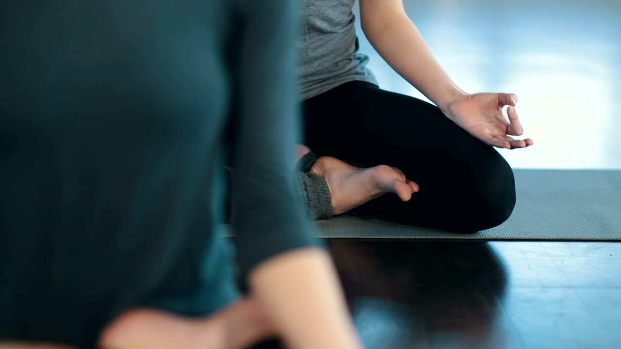 Free Stock Video Yogi Women Meditating Live Wallpaper