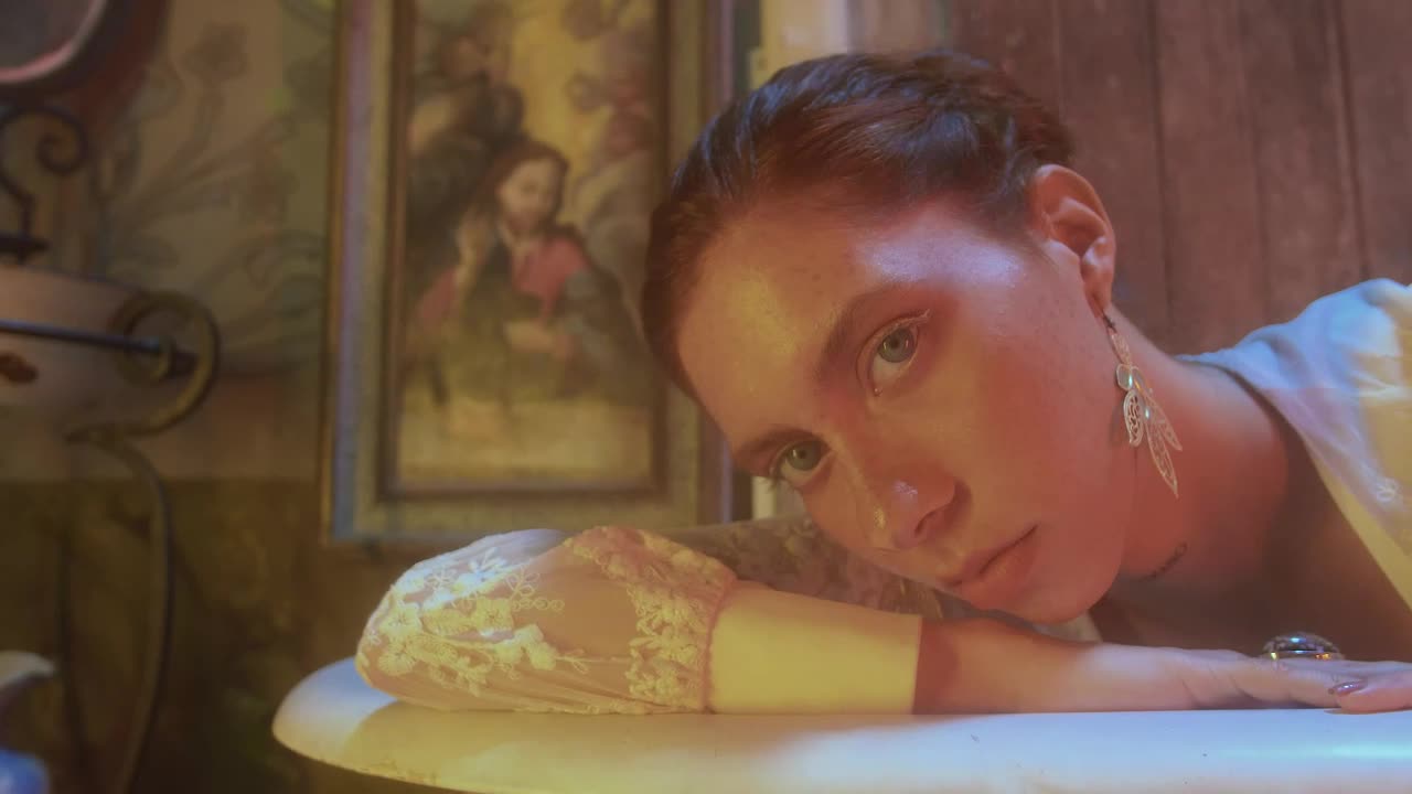 Free Stock Video Worried Woman In A Victorian Bathub Live Wallpaper