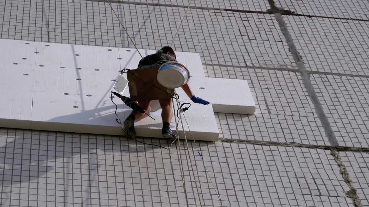 Free Stock Video Working In The Heights Of A Building Live Wallpaper