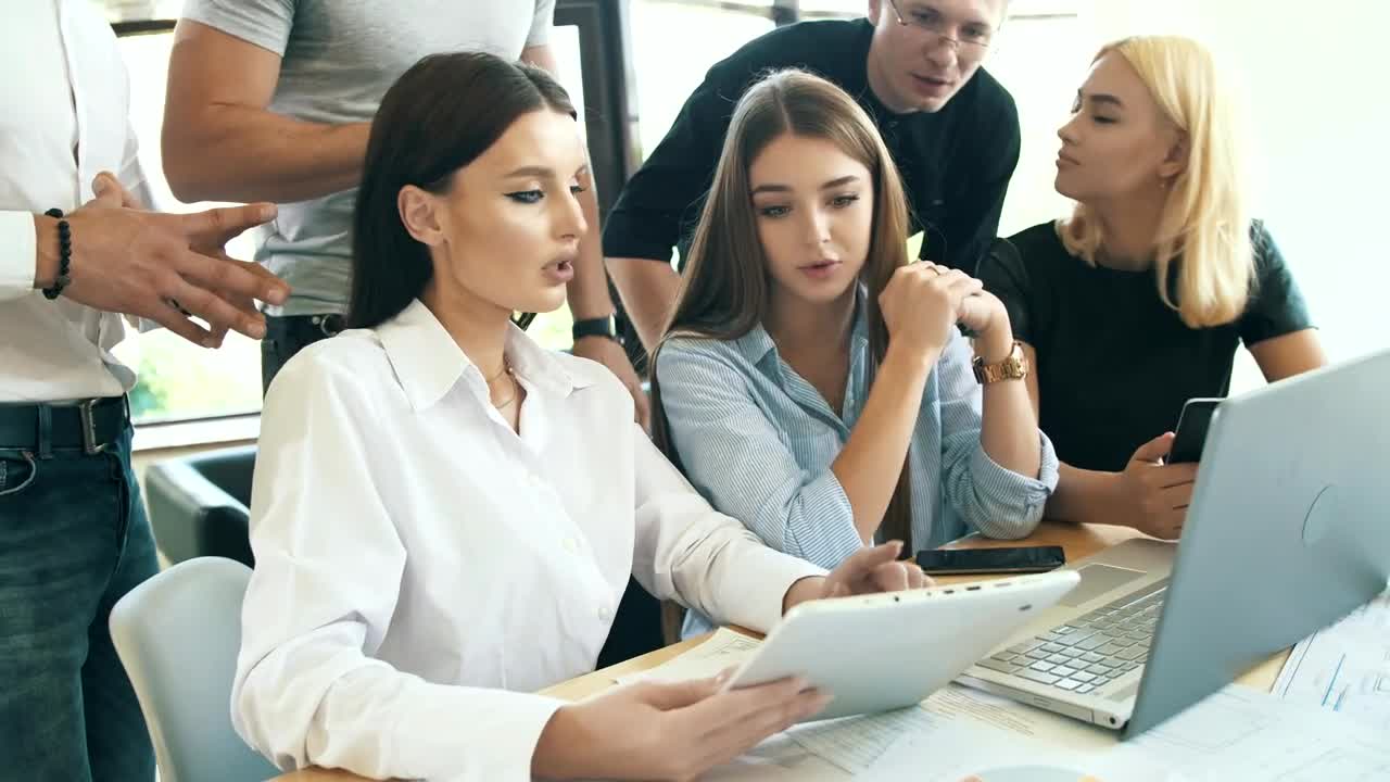Free Stock Video Work Team Having A Meeting In The Office Live Wallpaper