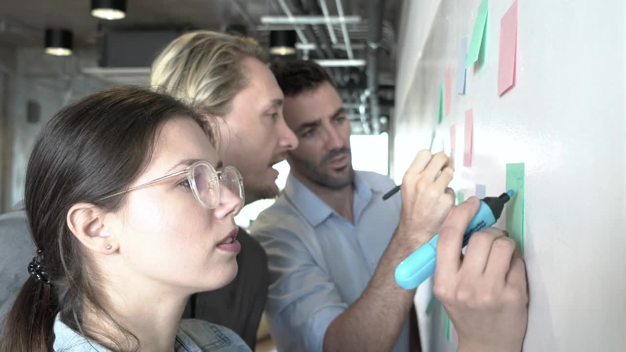 Free Stock Video Work Team Brainstorming Live Wallpaper