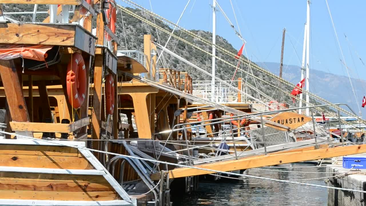 Free Stock Video Wooden Boats In Port Live Wallpaper