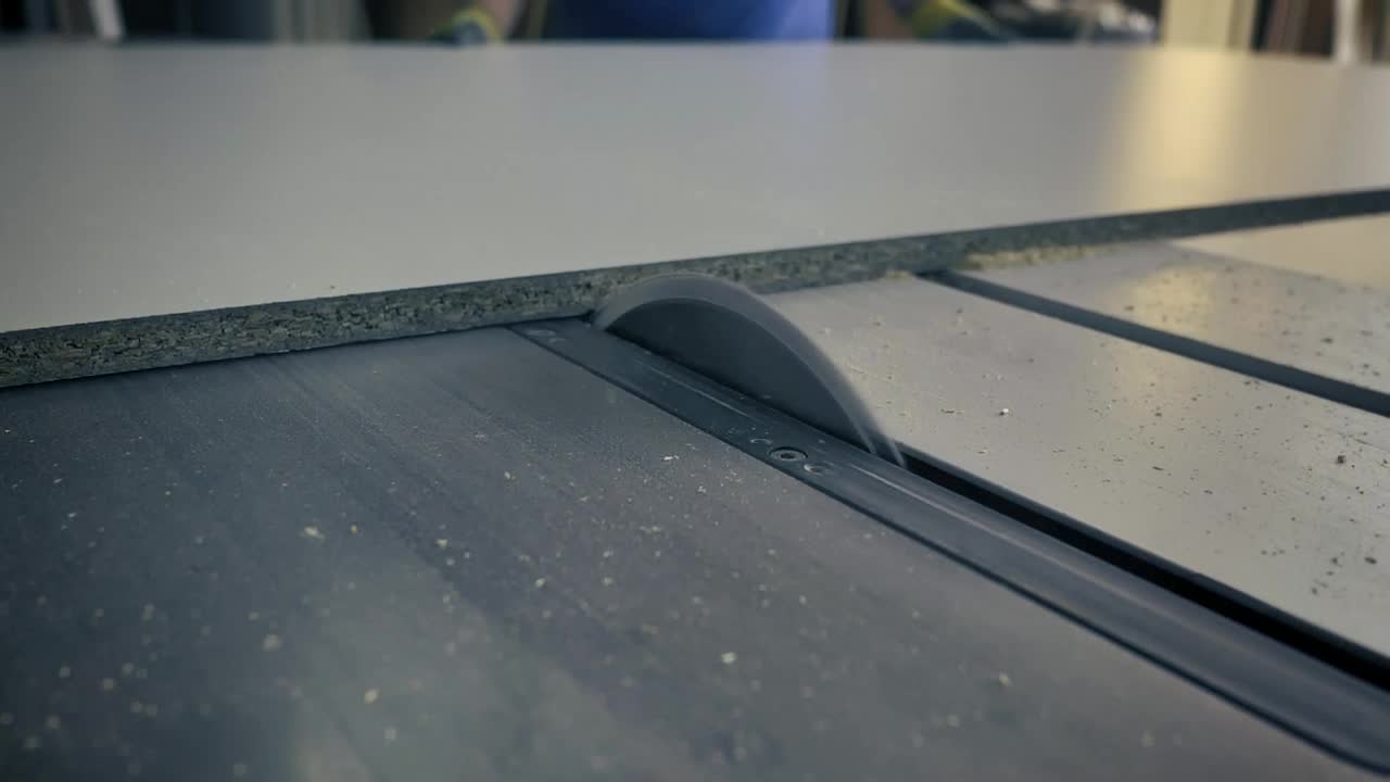 Free Stock Video Wood Splitter Cutting A Board Live Wallpaper