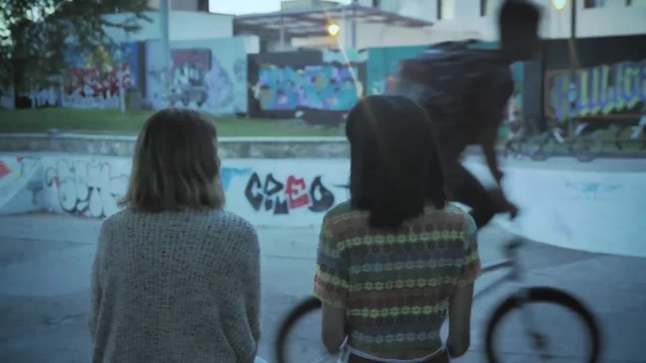 Free Stock Video Women Watching Extreme Cyclists In The Park Live Wallpaper