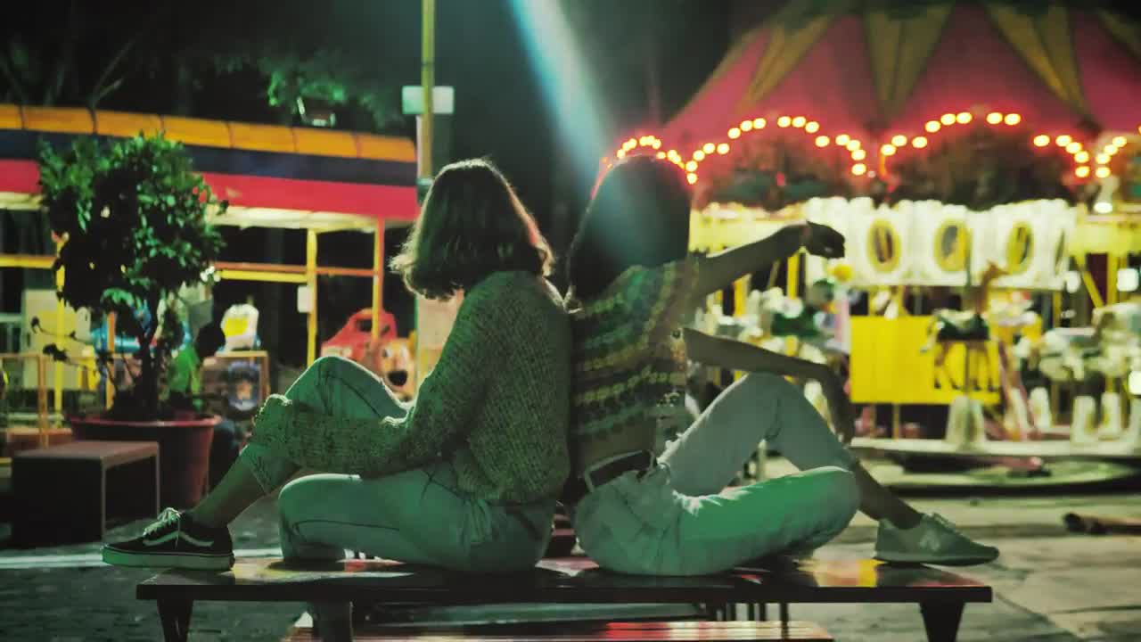 Free Stock Video Women In An Amusement Park Live Wallpaper