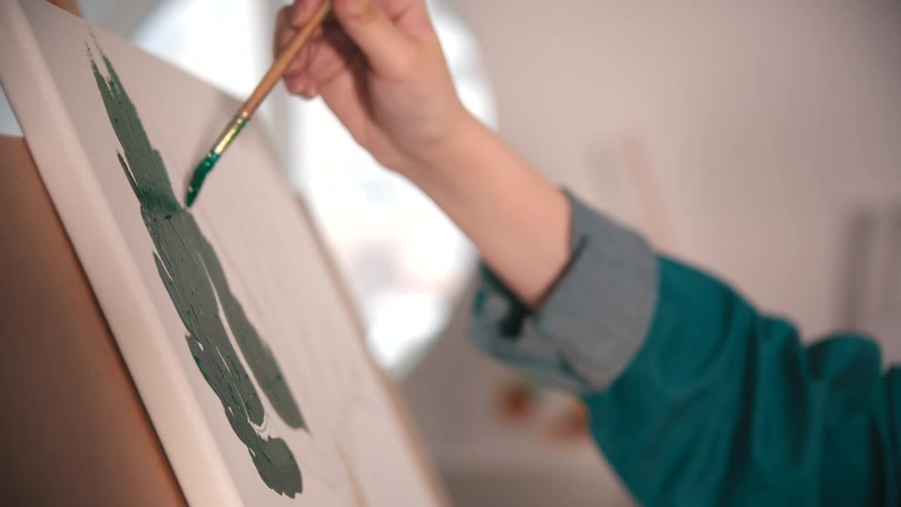 Free Stock Video Womans Hand Painting Green Color On Canvas Live Wallpaper