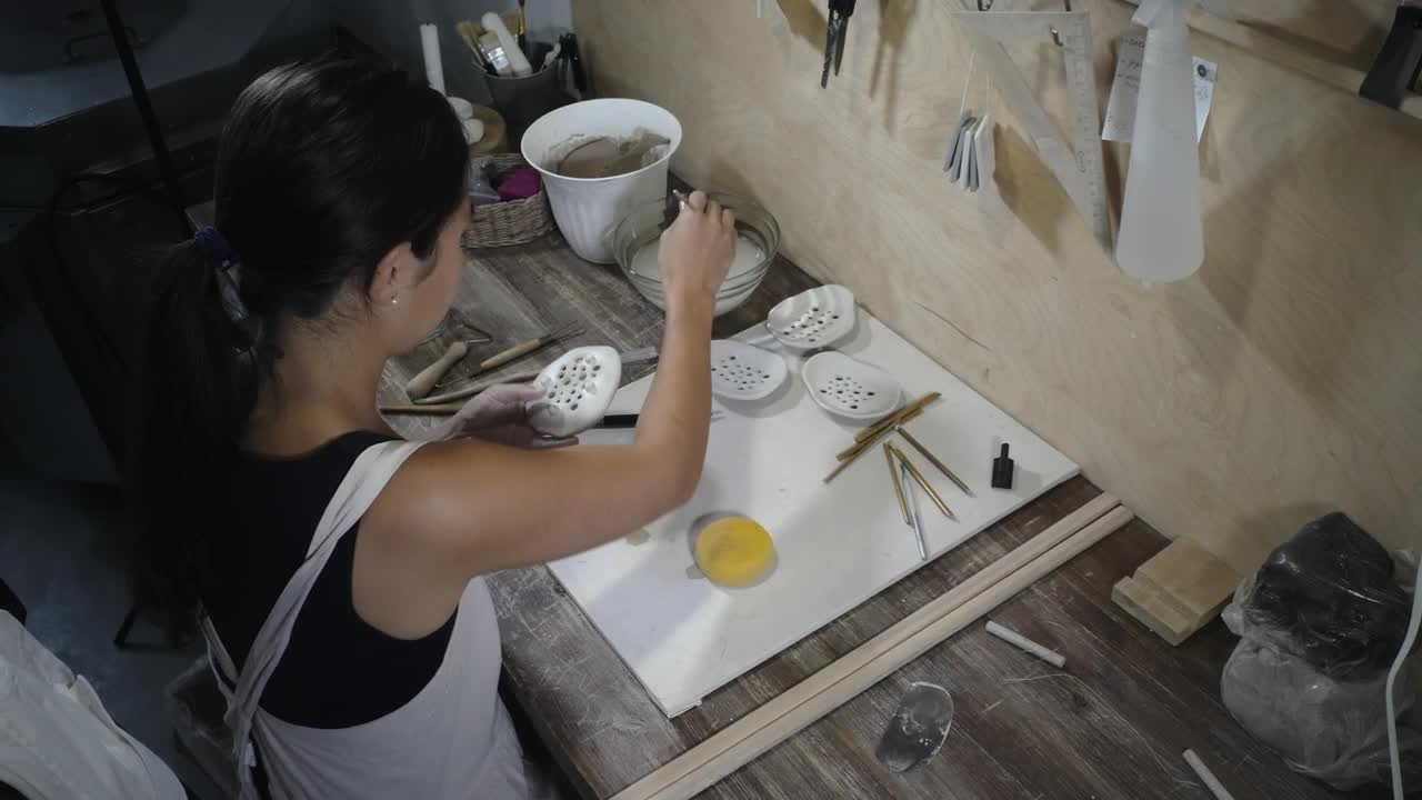 Free Stock Video Woman Working With The Clay Merchandise Live Wallpaper