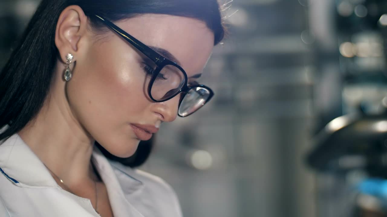 Free Stock Video Woman Working On Tablet In Factory Live Wallpaper