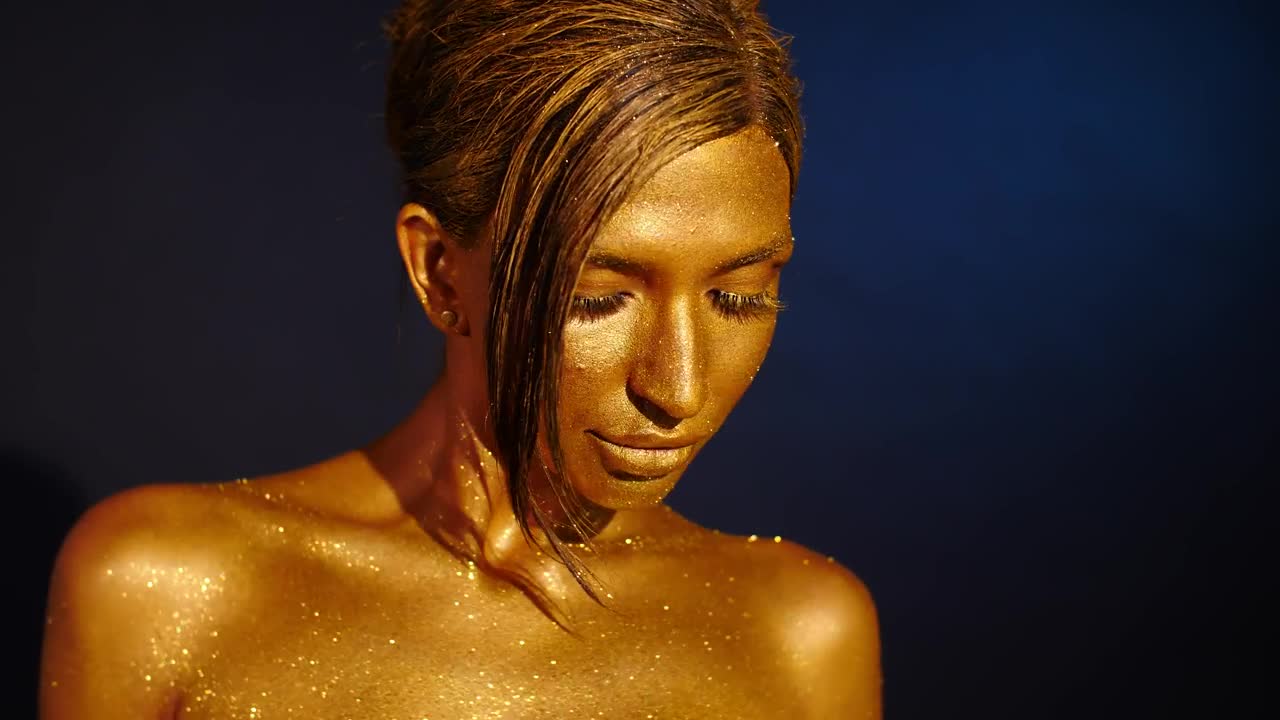 Free Stock Video Woman With Golden Body Paint With Glitters Live Wallpaper