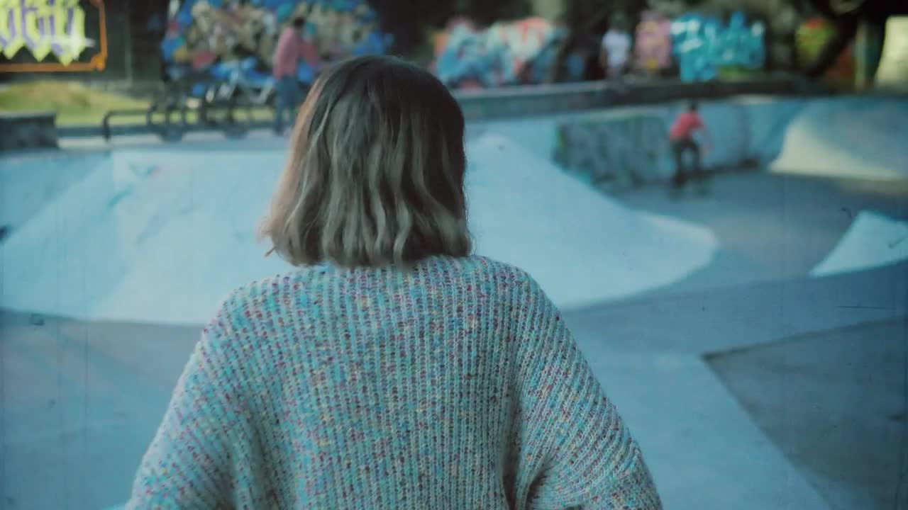 Free Stock Video Woman Waving In The Park Live Wallpaper