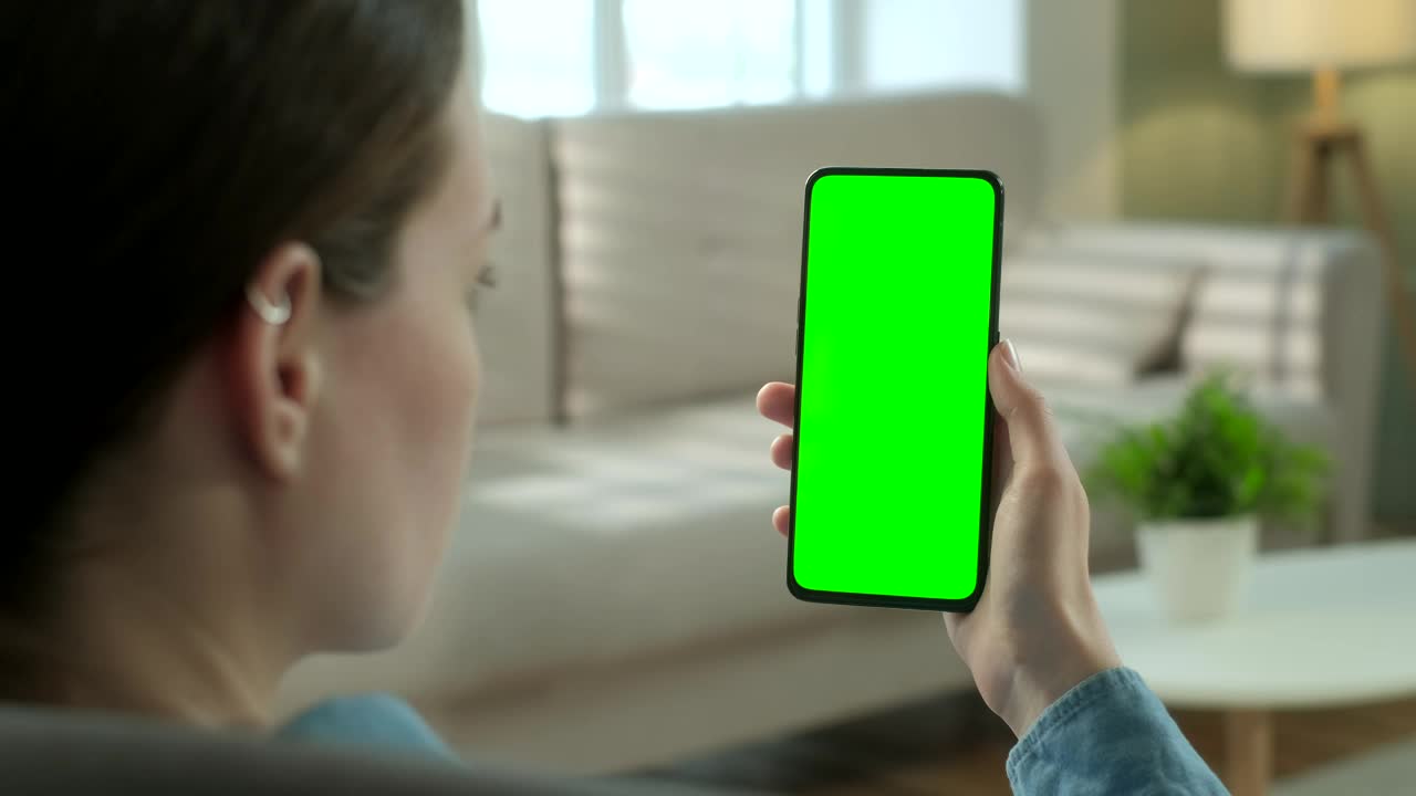 Free Stock Video Woman Watching To A Green Screen Smartphone Live Wallpaper