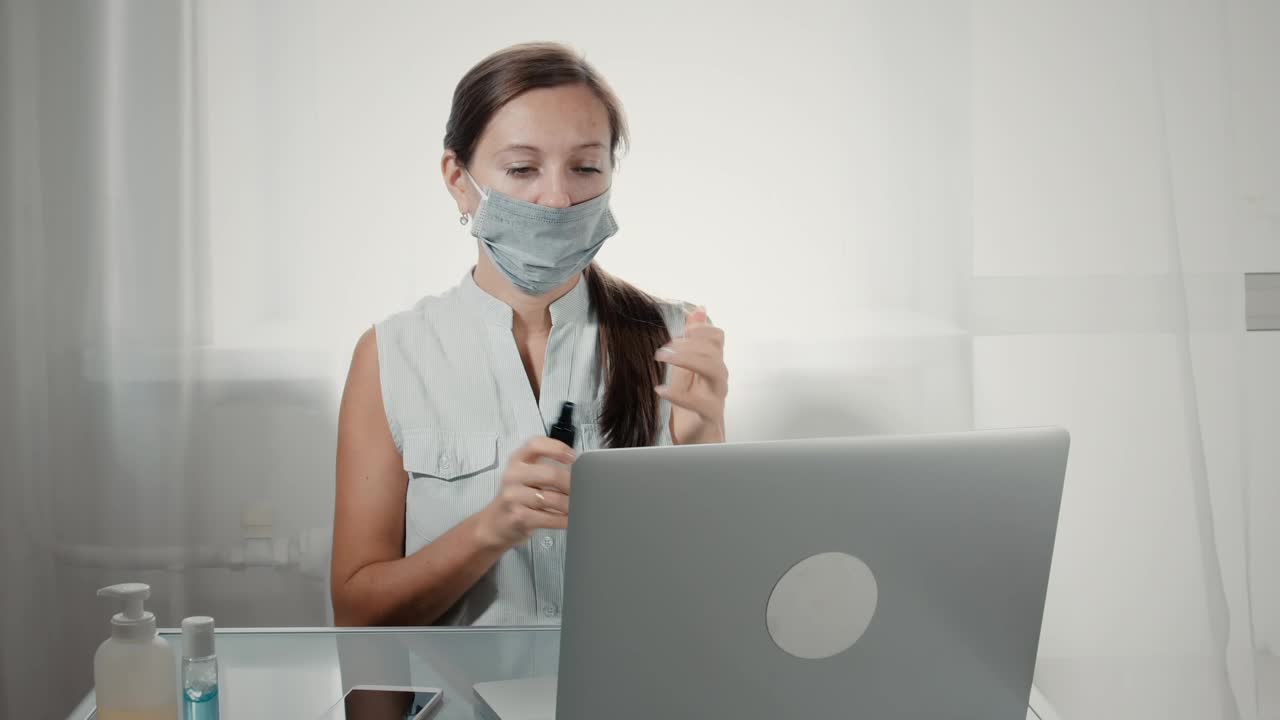 Free Stock Video Woman Using Hand Sanitizer Before Using Laptop Live Wallpaper