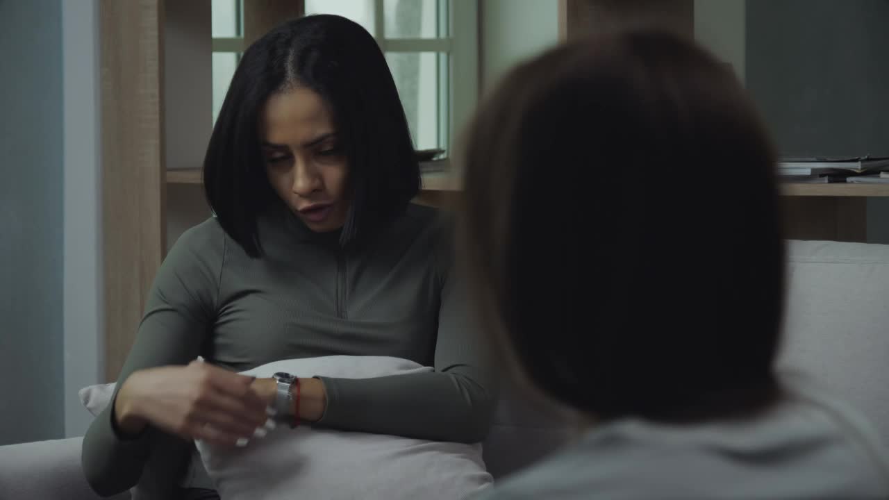 Free Stock Video Woman Talking With Her Psychologist Live Wallpaper