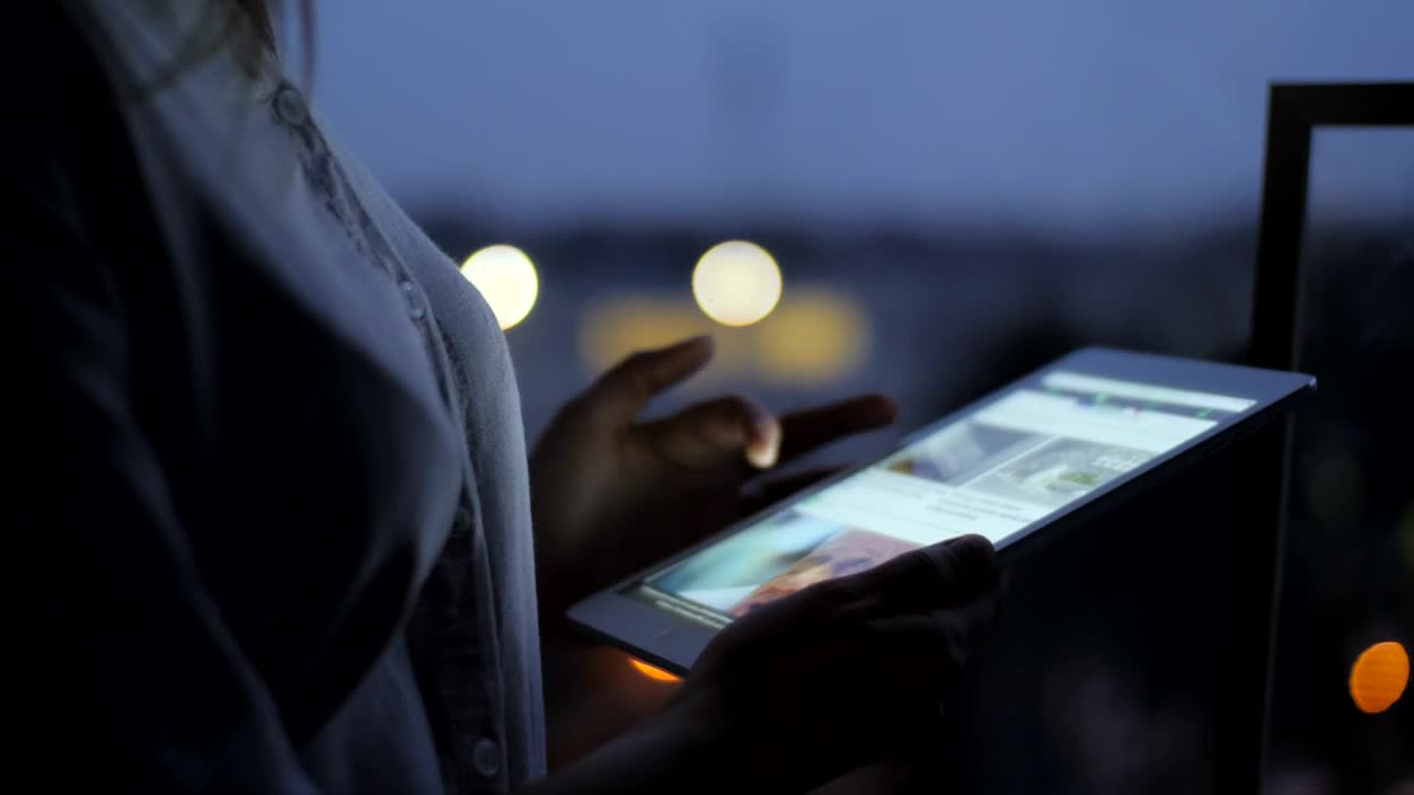 Free Stock Video Woman Scrolling The Web On A Tablet Live Wallpaper