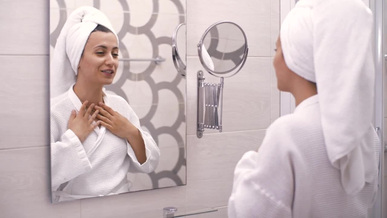 Free Stock Video Woman Saying Positive Affirmations To Mirror Live Wallpaper