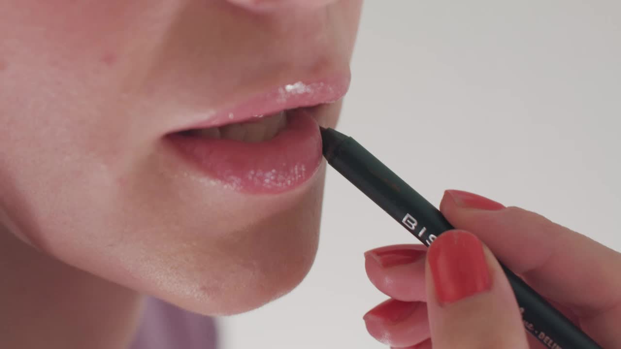 Free Stock Video Woman Painting Her Lips Live Wallpaper