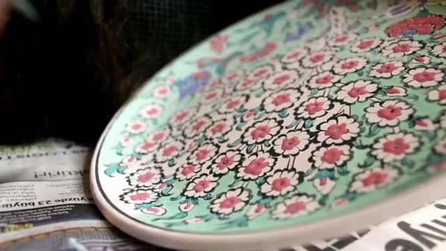 Free Stock Video Woman Painting Flowers Hand On A Large Plate Smalllive Wallpaper