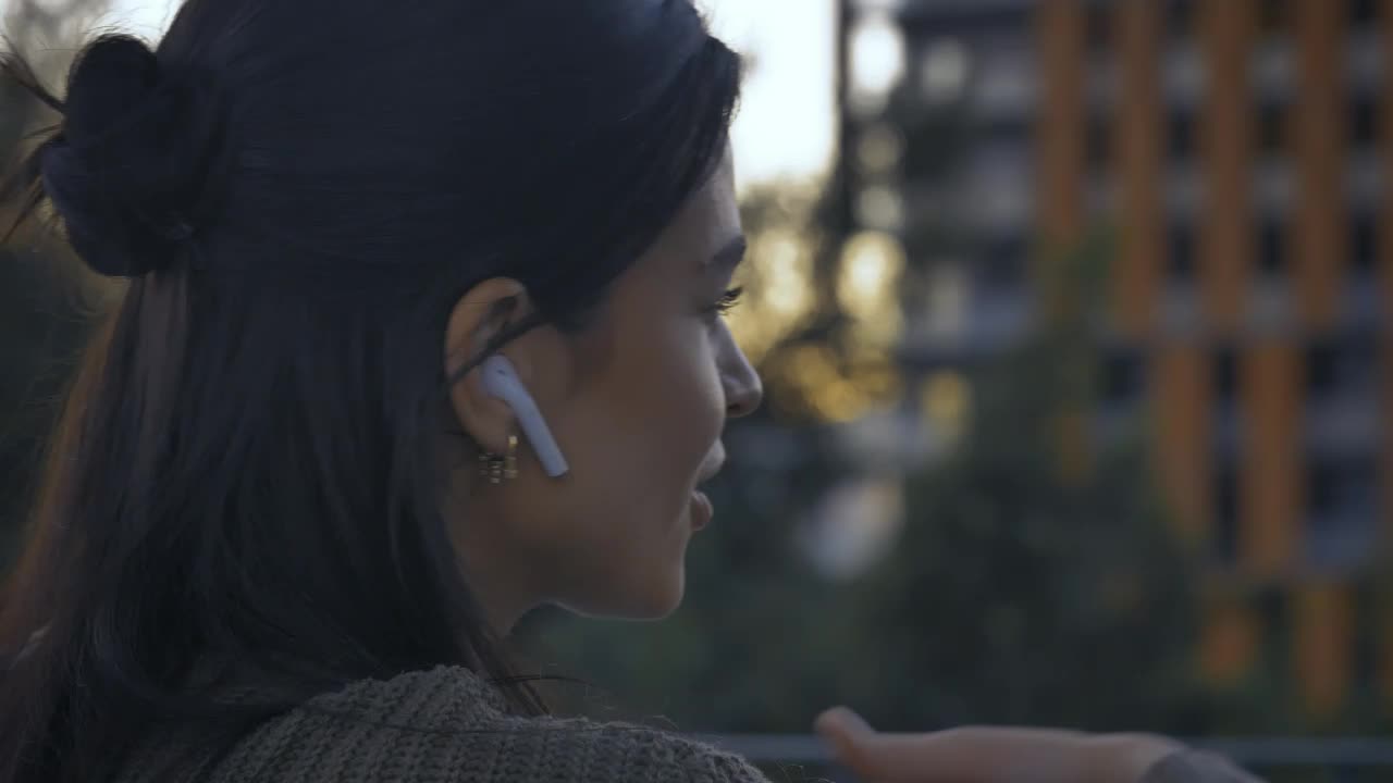 Free Stock Video Woman Outdoors Taking A Phone Call Live Wallpaper