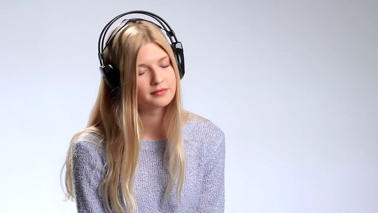 Free Stock Video Woman On A White Background Dancing To Music Live Wallpaper