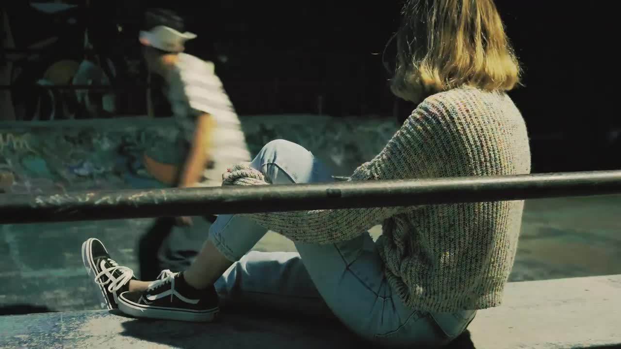 Free Stock Video Woman On A Trick Ramp And Skater Boy Live Wallpaper