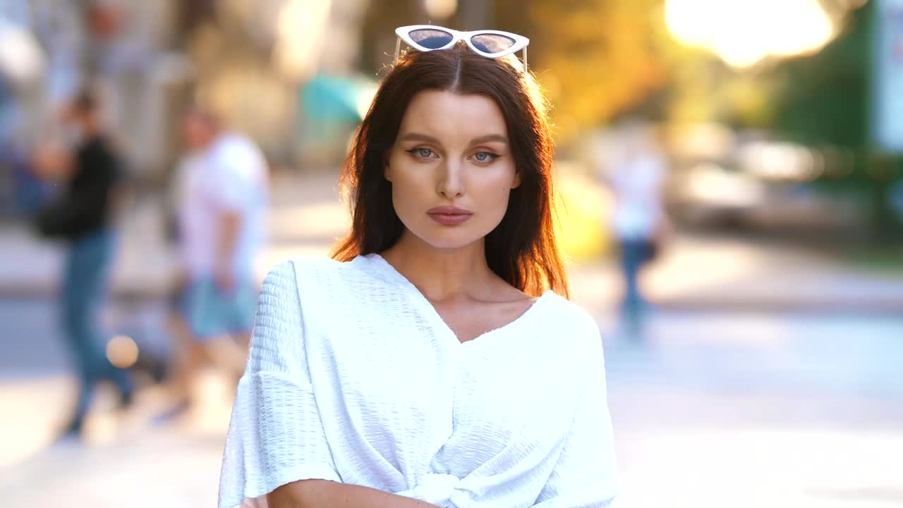 Free Stock Video Woman Looking To The Camera In The Street Live Wallpaper