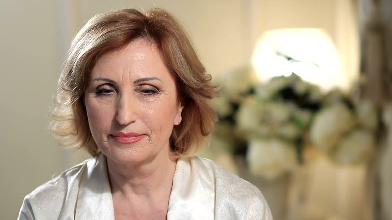 Free Stock Video Woman Looking At The Photographer Live Wallpaper