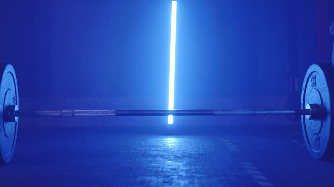 Free Stock Video Woman Lifting Weights At The Gym Live Wallpaper