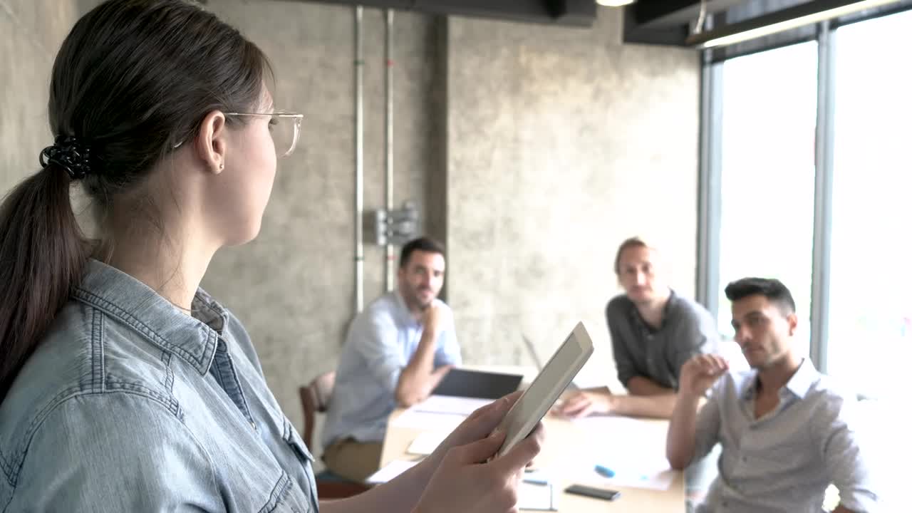 Free Stock Video Woman Leading A Small Business Meeting Live Wallpaper