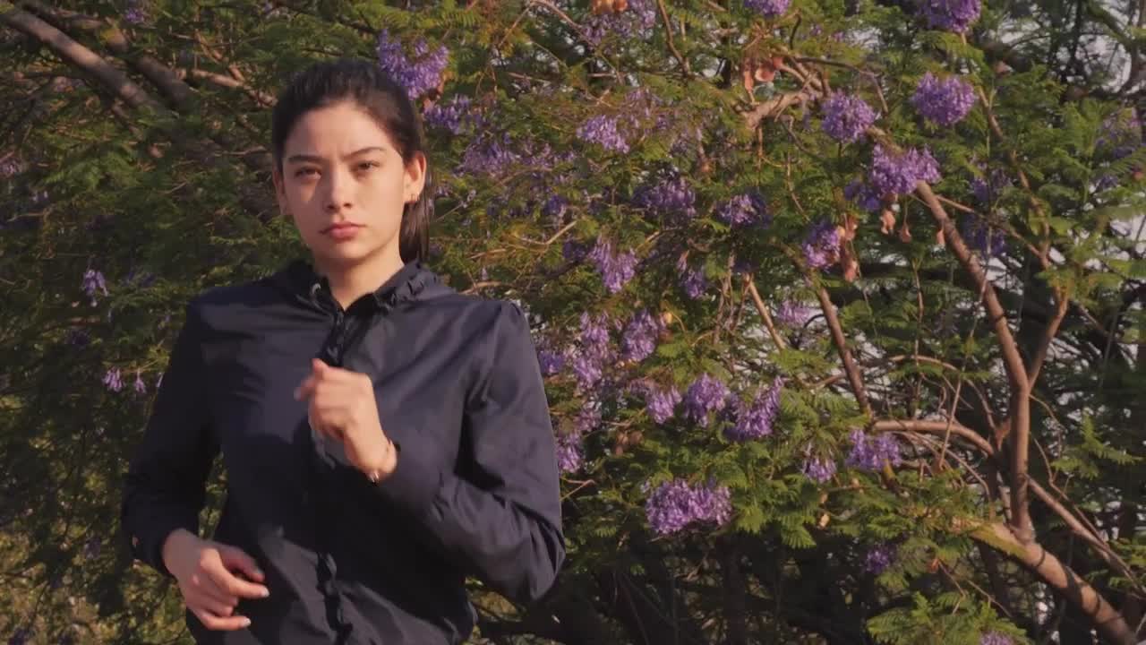 Free Stock Video Woman Jogging Head On Outdoors Live Wallpaper