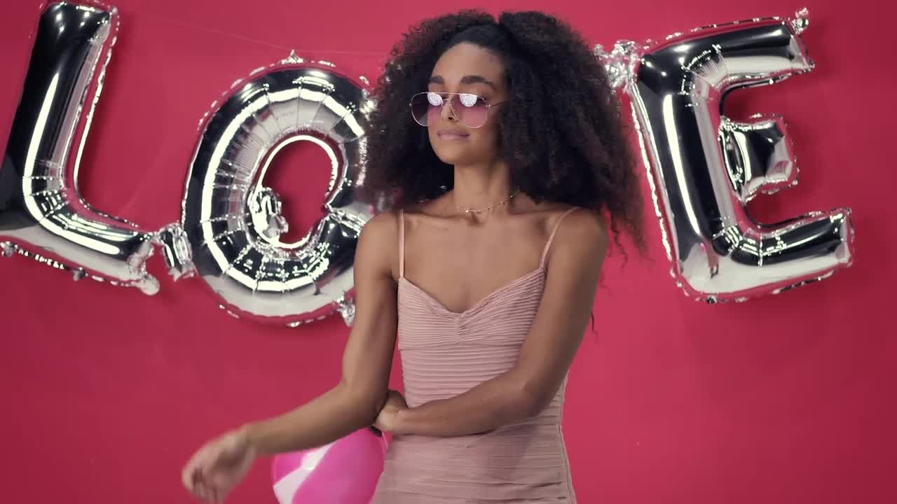 Free Stock Video Woman In Sunglasses Smiling In Front Of Love Letter Balloons Live Wallpaper
