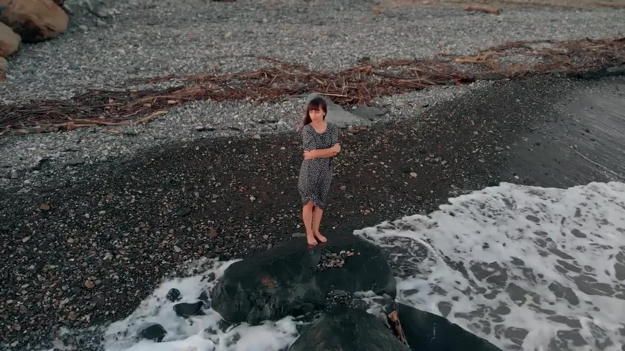 Free Stock Video Woman In Dress Looking At The Sea On The Beach Live Wallpaper