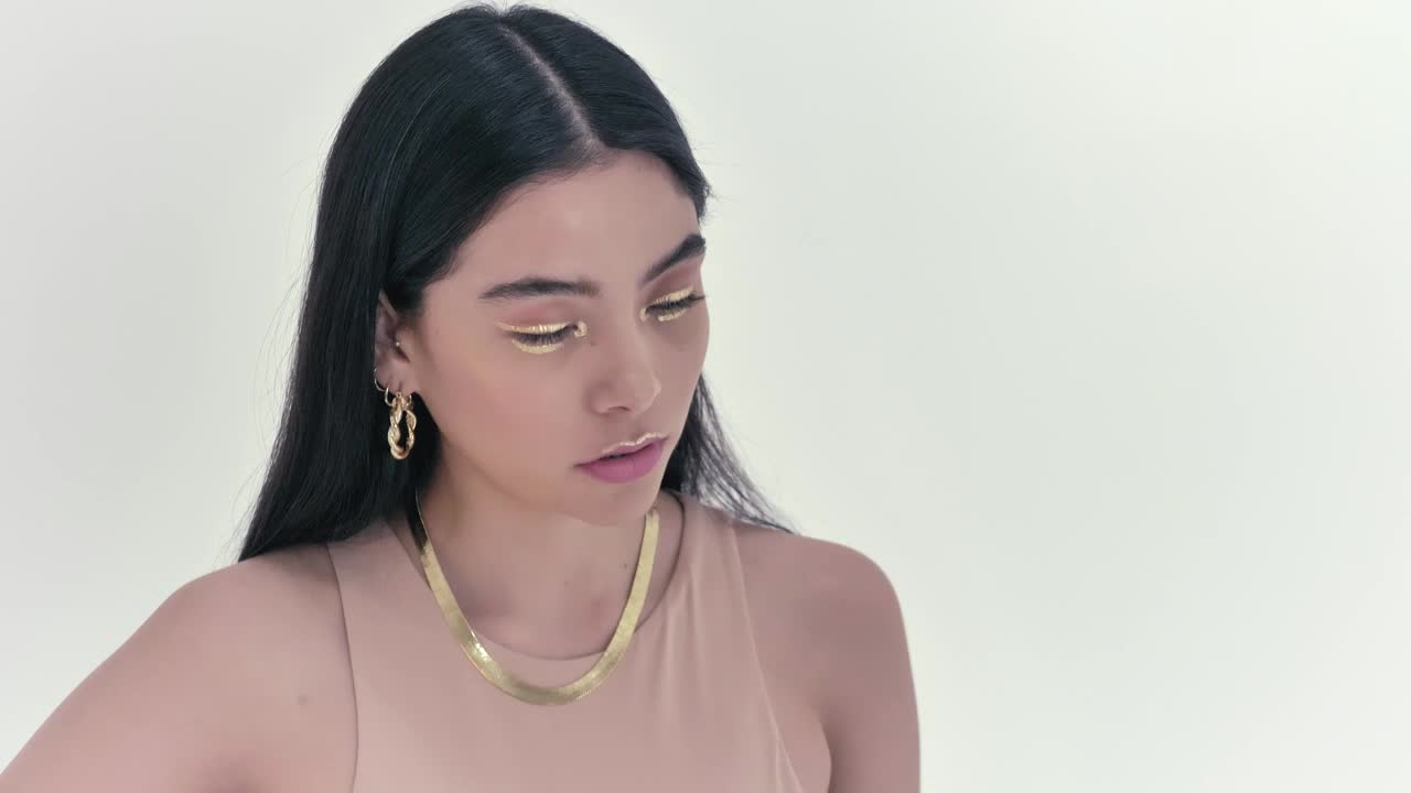 Free Stock Video Woman In An Elegant Dress At A Photoshoot Live Wallpaper