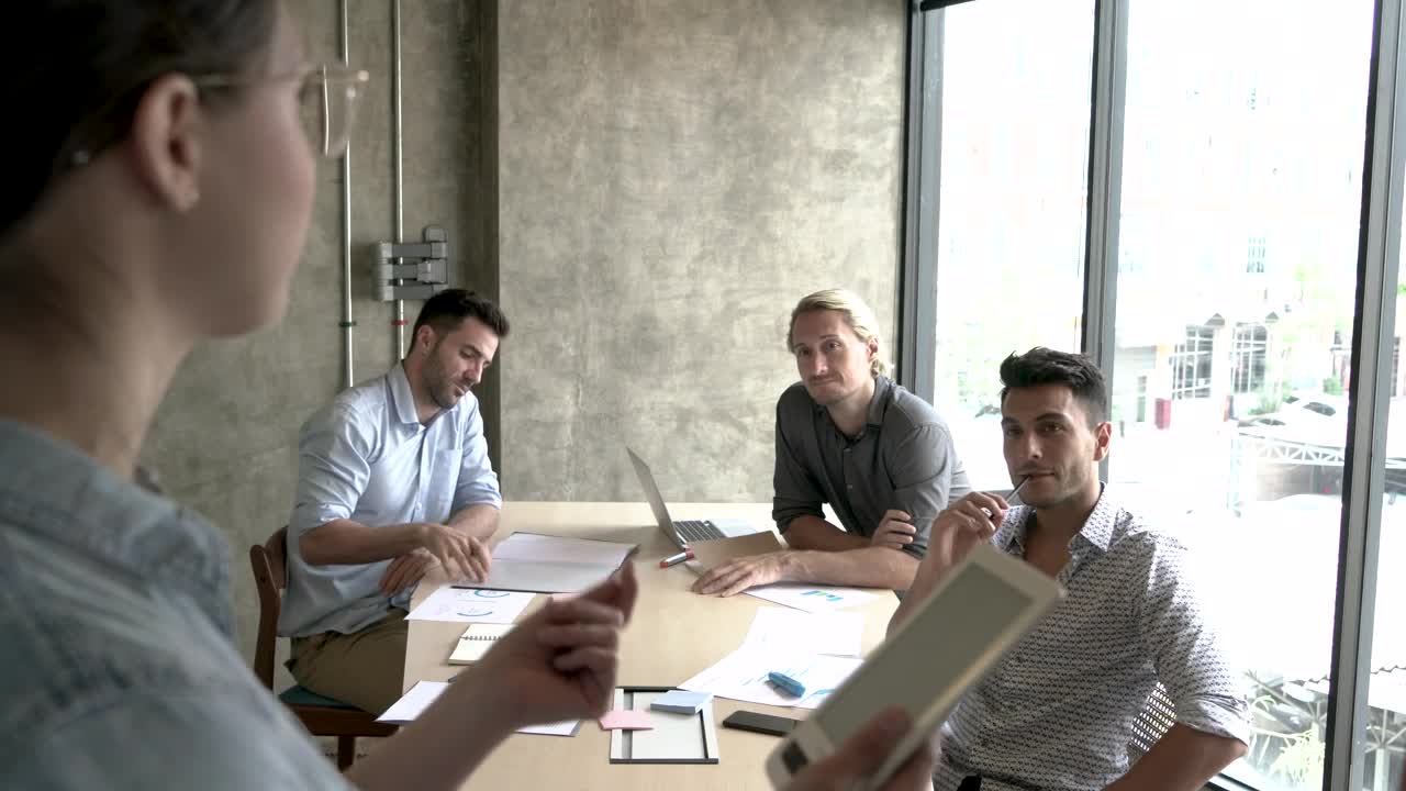 Free Stock Video Woman Giving Directions In A Work Meeting Live Wallpaper