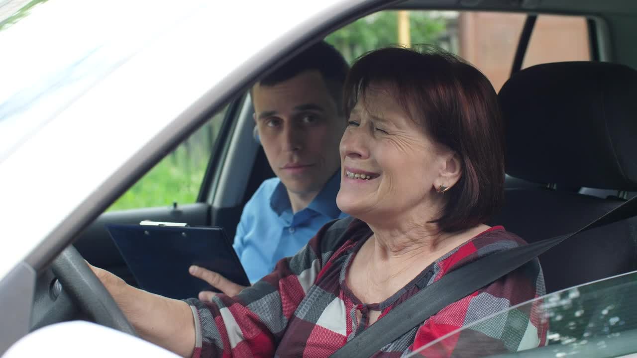 Free Stock Video Woman Fails Driving Test Live Wallpaper