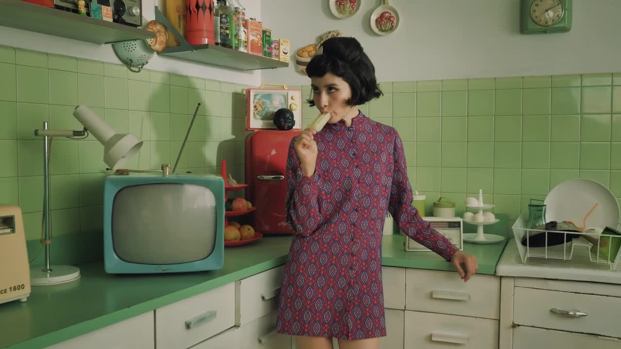 Free Stock Video Woman Eating A Popsicle Live Wallpaper