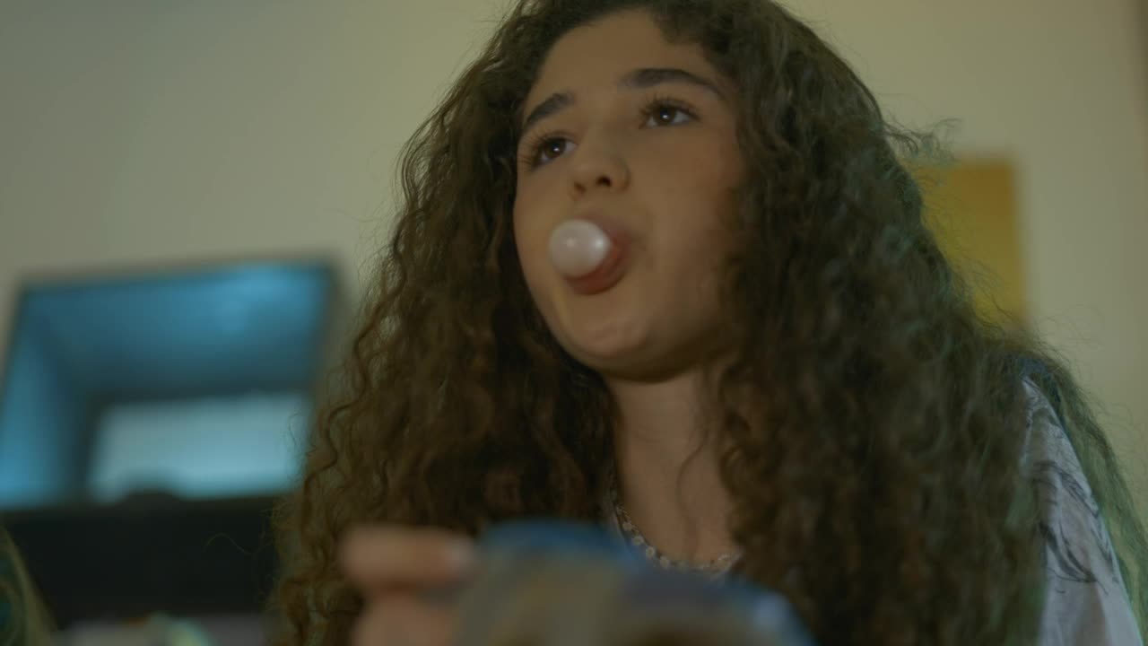 Free Stock Video Woman Chewing Gum While Gaming Live Wallpaper