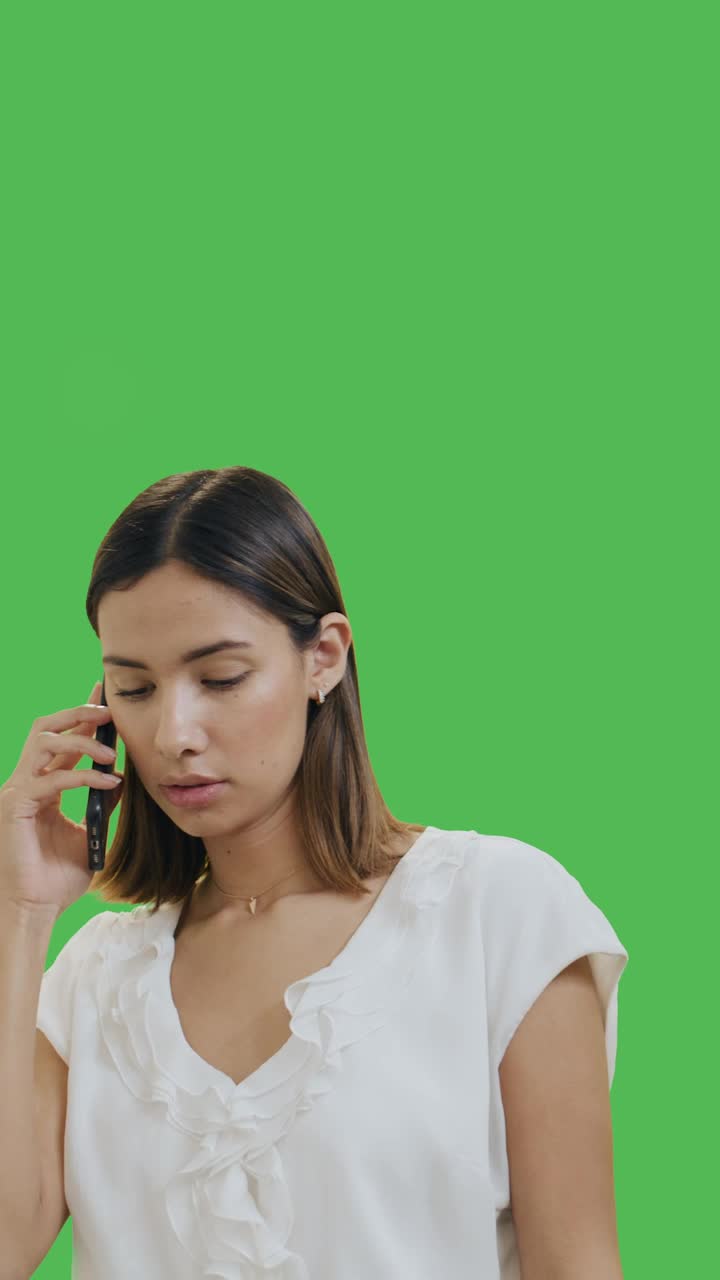 Free Stock Video Woman Calling On Cell Phone With Chroma Background Live Wallpaper