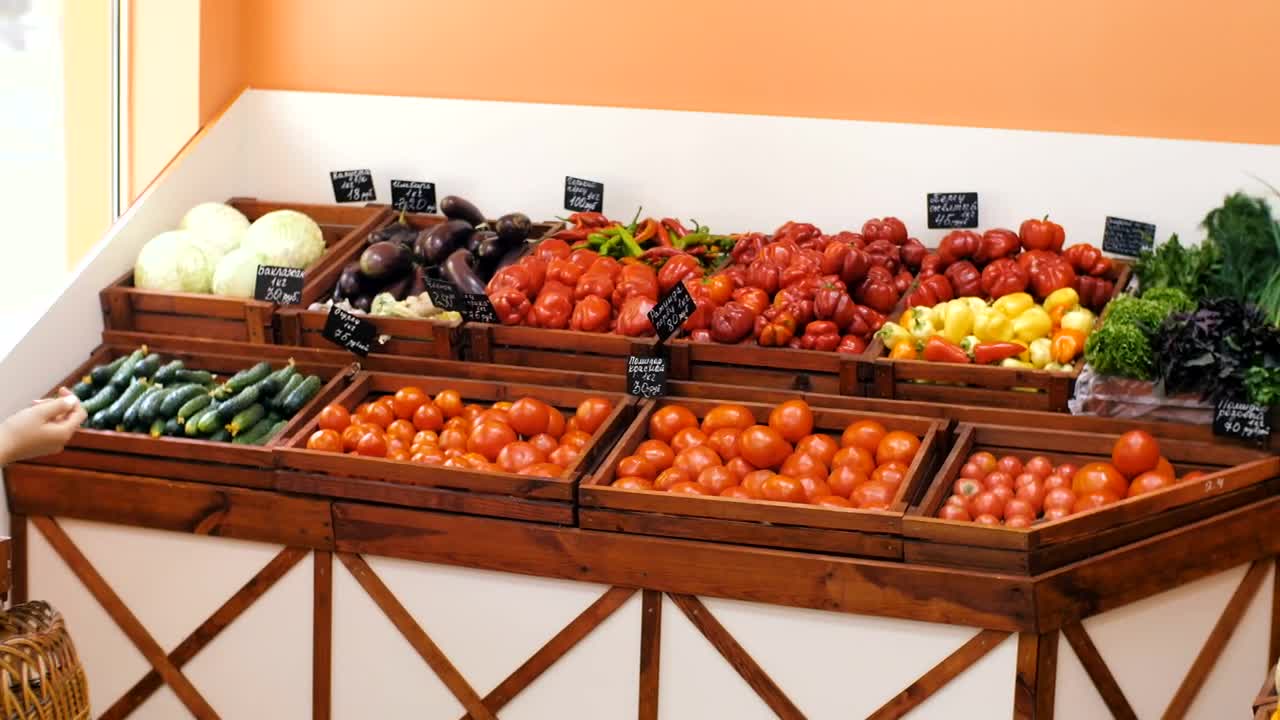 Free Stock Video Woman Buying Tomatoes In The Market Live Wallpaper