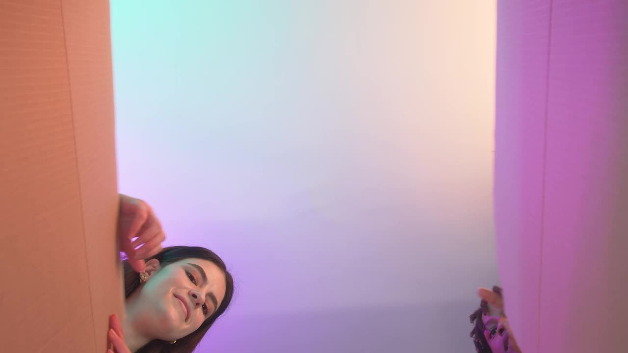 Free Stock Video Woman And Man Opening A Box With Gifts Live Wallpaper