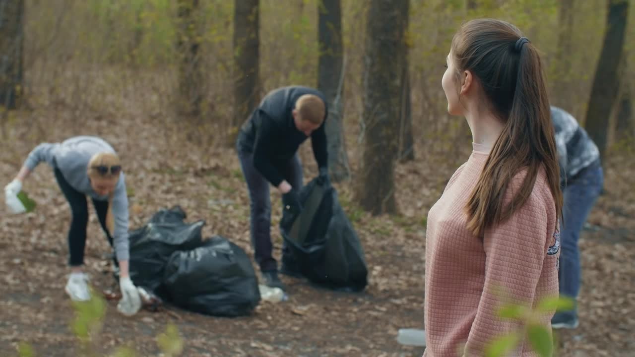 Free Stock Video Woman And Her Volunteer Friends Recycling Live Wallpaper
