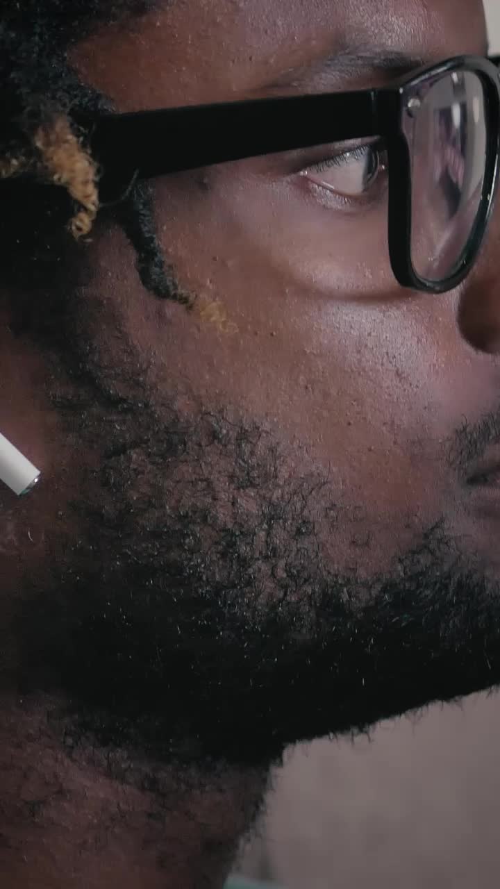 Free Stock Video Wireless Headset In A Mans Ear Live Wallpaper