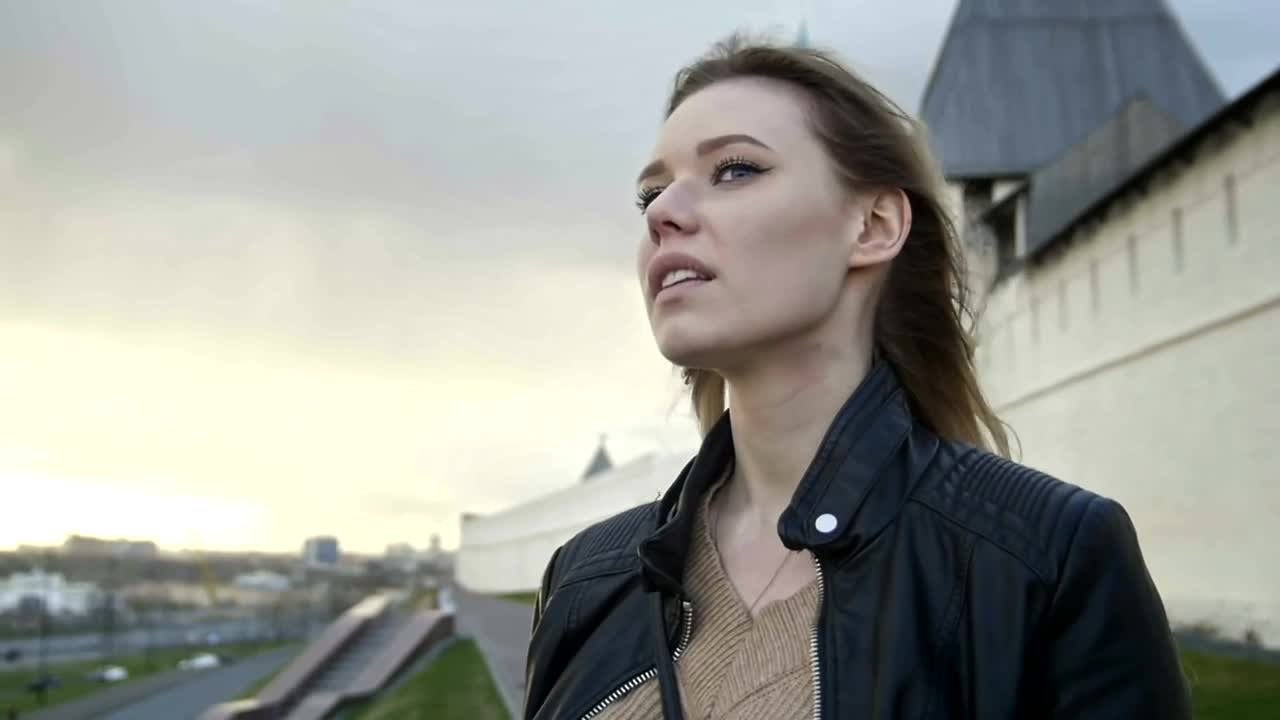 Free Stock Video Wind Slowly Moving The Hair Of A Young Woman Live Wallpaper