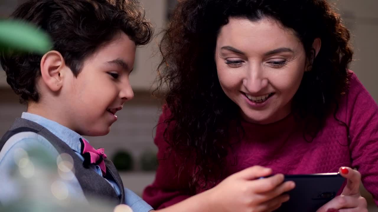   Stock Footage Watching A Funny Youtube Video Live Wallpaper