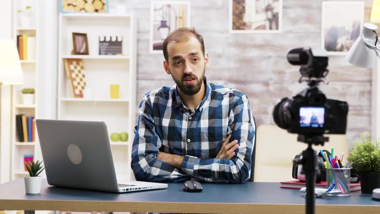   Stock Footage Vlogger Creating A New Video Live Wallpaper