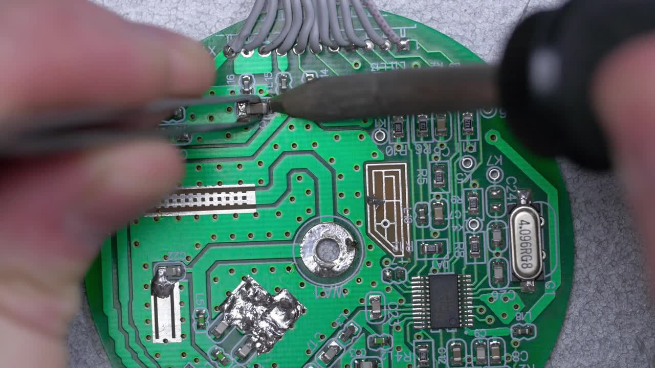   Stock Footage Using A Soldering Iron Live Wallpaper