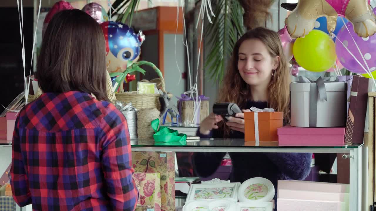   Stock Footage Using A Pin Machine In Store Live Wallpaper