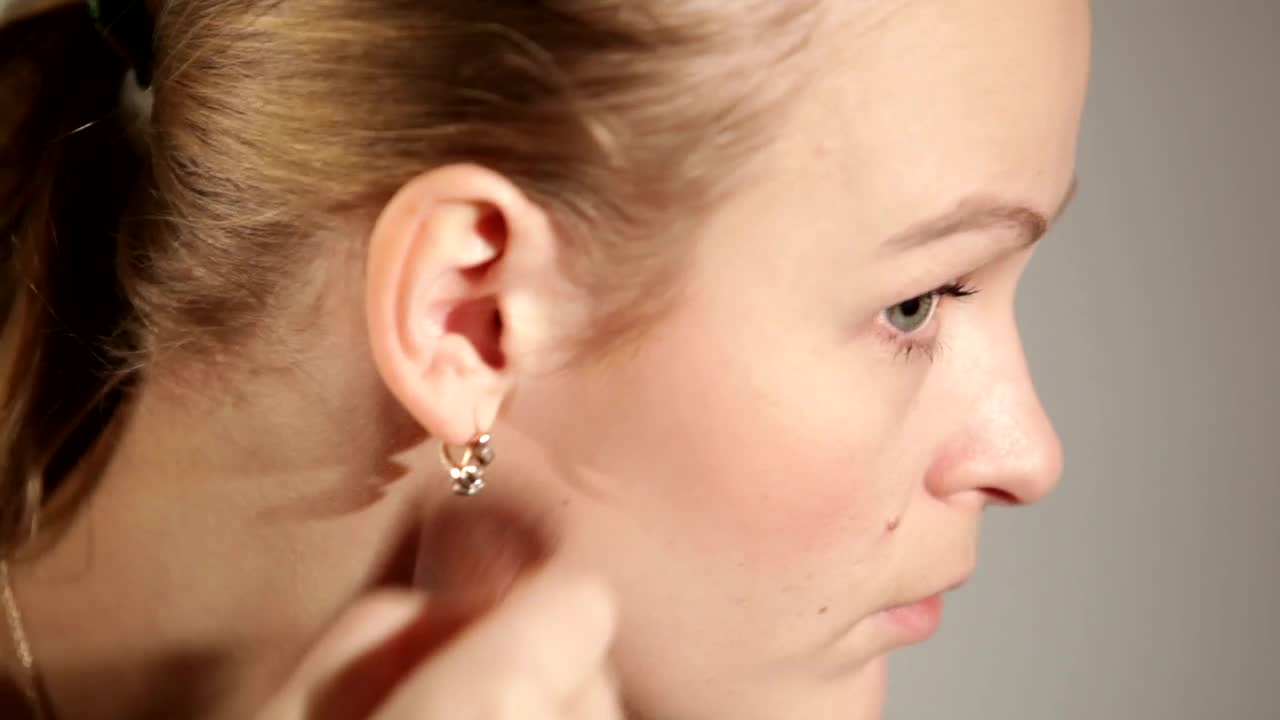   Stock Footage Using A Makeup Brush Live Wallpaper