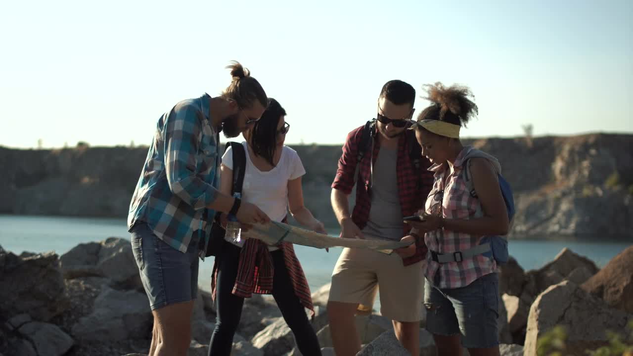   Stock Footage Travelers Watching The Map In The Countryside Live Wallpaper